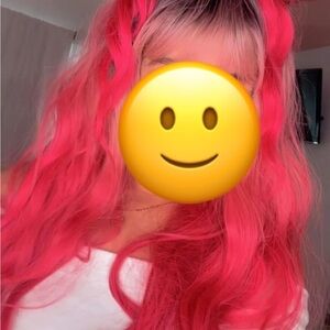 Pink ombré curly wig with bangs